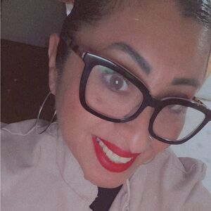 Meet your Posher, Aida